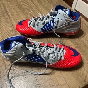 Nice pair of football cleats used only 1 time good condition